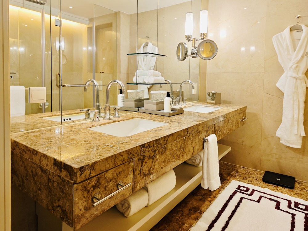 Two Bedroom Penthouse Suite photo 3