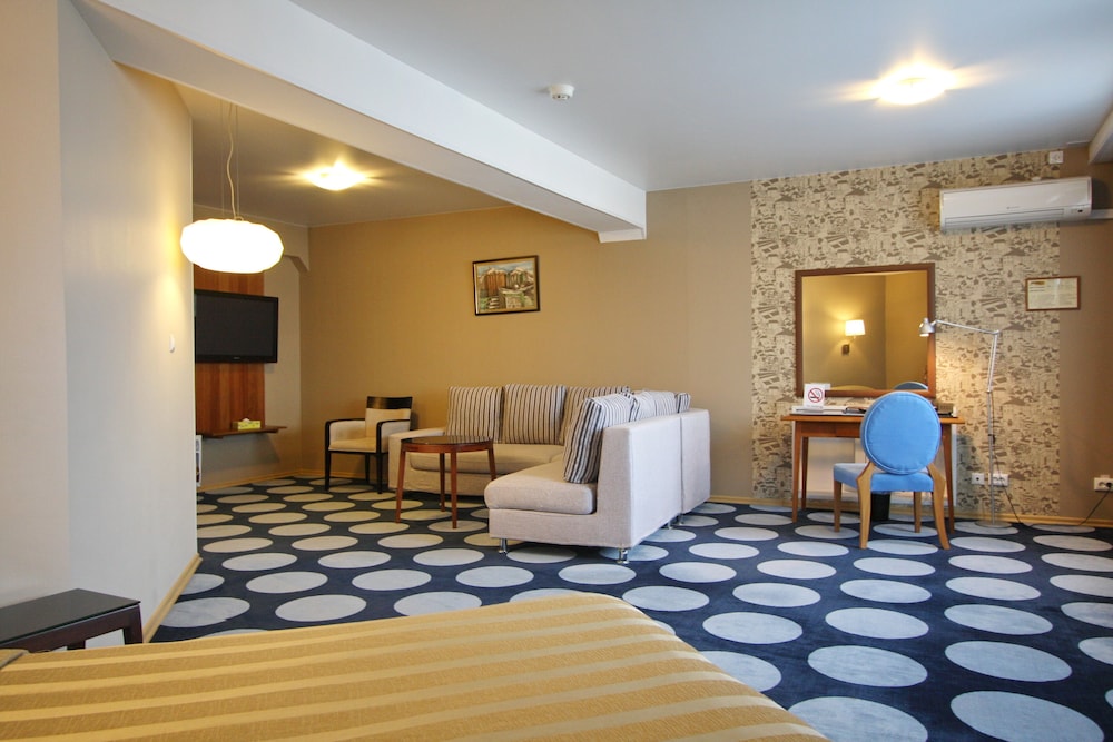 Studio Suite, 1 King Bed, Non Smoking photo 3