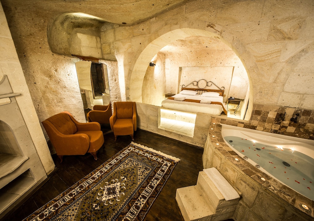 Royal Suite, 1 King Bed With Sofa Bed, Courtyard View