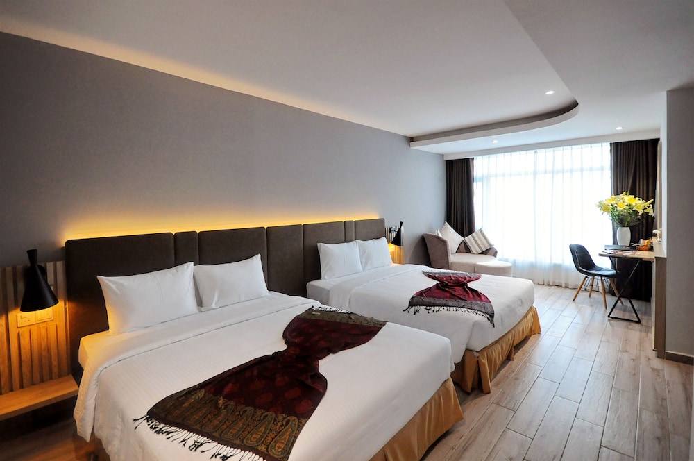 Deluxe Quadruple Room - Photo 1