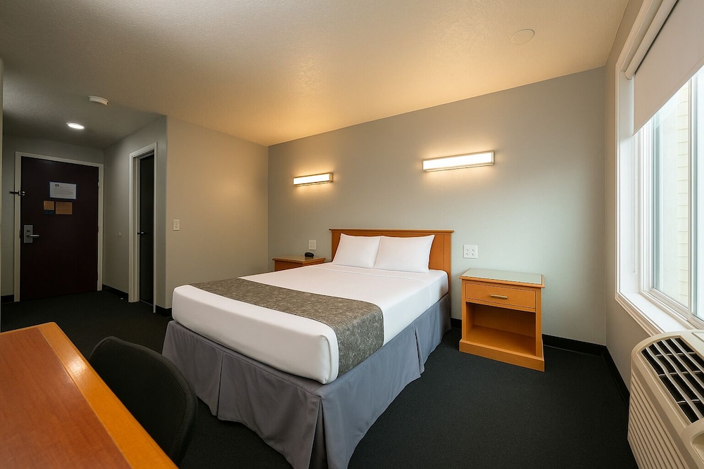 Deluxe Room, 1 Queen Bed (Deluxe Single Queen) photo 1