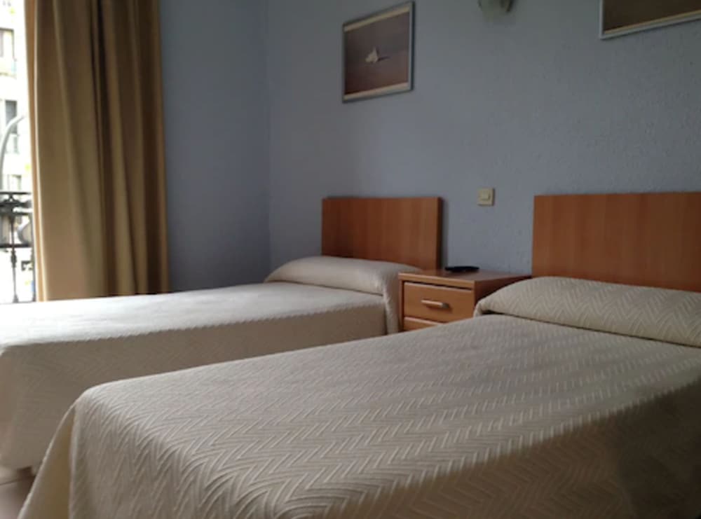 Double or Twin Room, 1 Bedroom, Private Bathroom photo 3