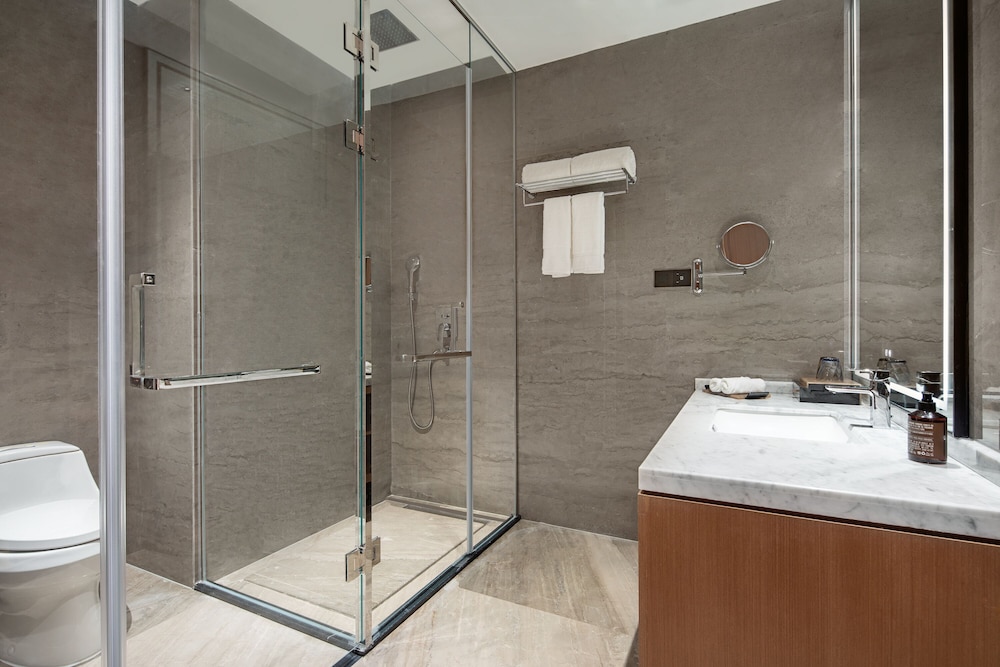 Executive Room, Multiple Beds, Non Smoking - Photo 4