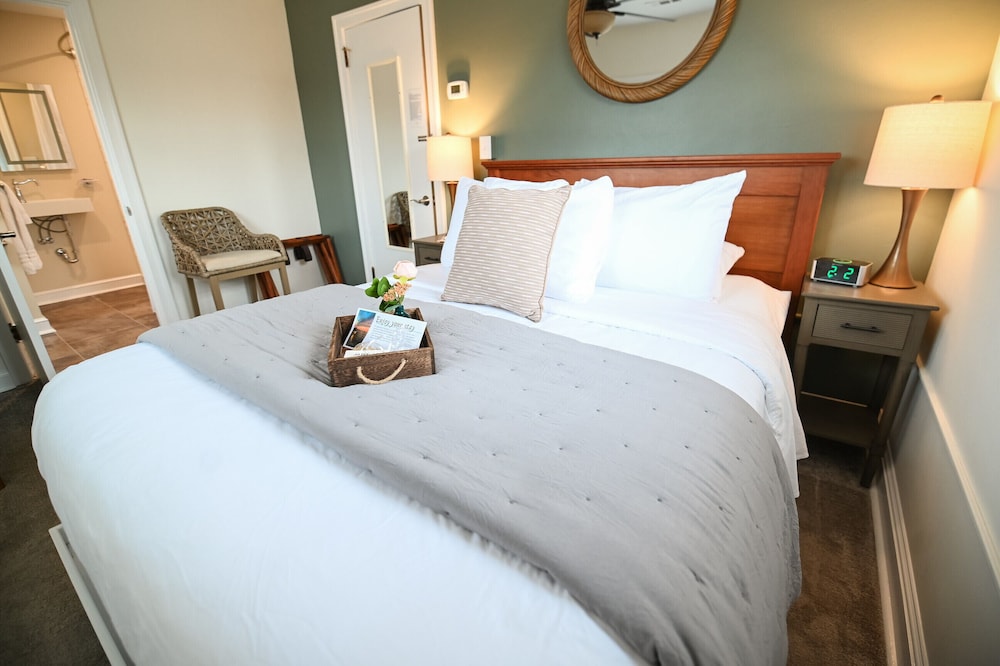 Room, Private Bathroom (Traditional Queen Room)