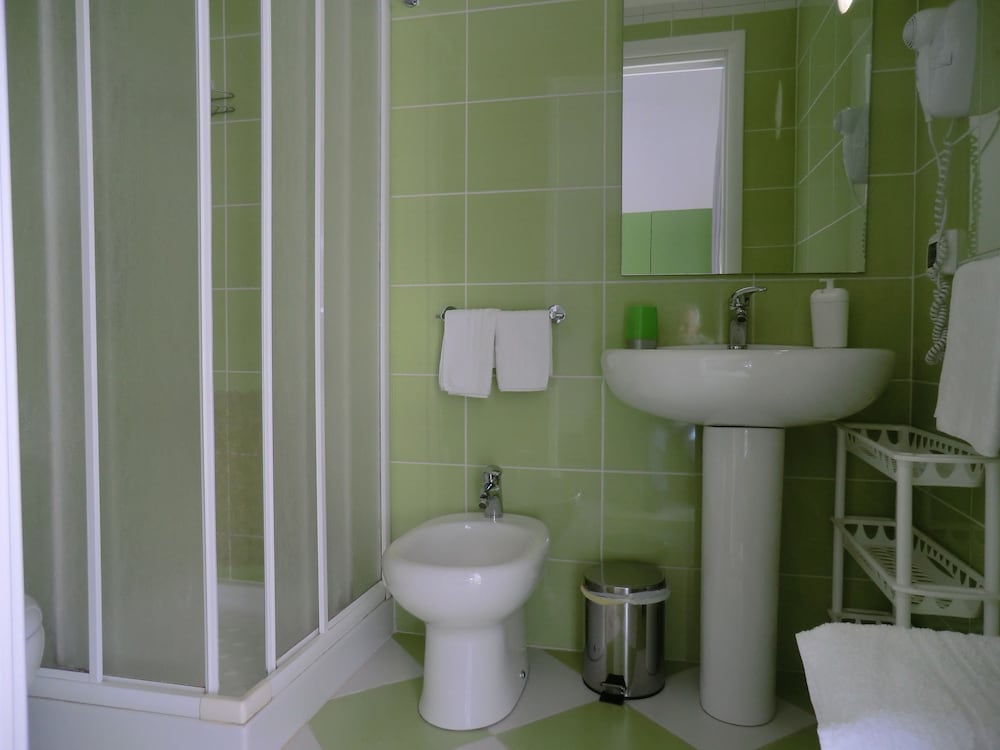 Panoramic Double or Twin Room, Ensuite, Sea View photo 2