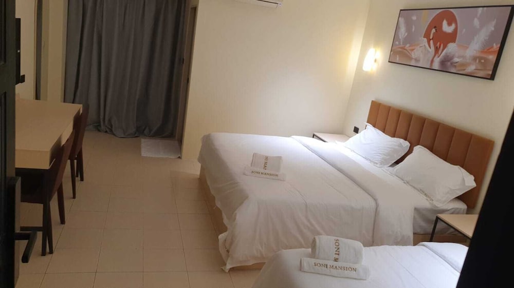 Deluxe Triple Room, City View photo 2