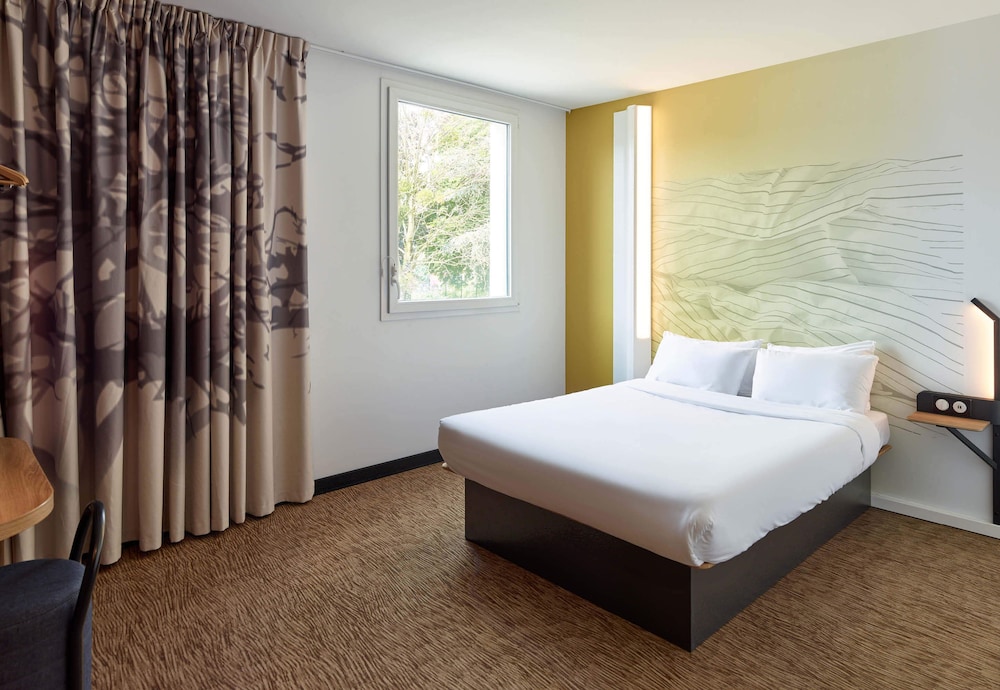 Standard Double Room, Mobility Accessible - Photo 5