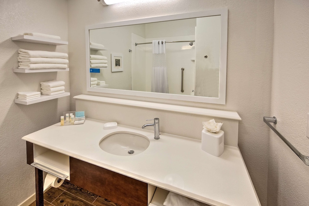 Room, 2 Double Beds, Non Smoking (First Floor) - Photo 4