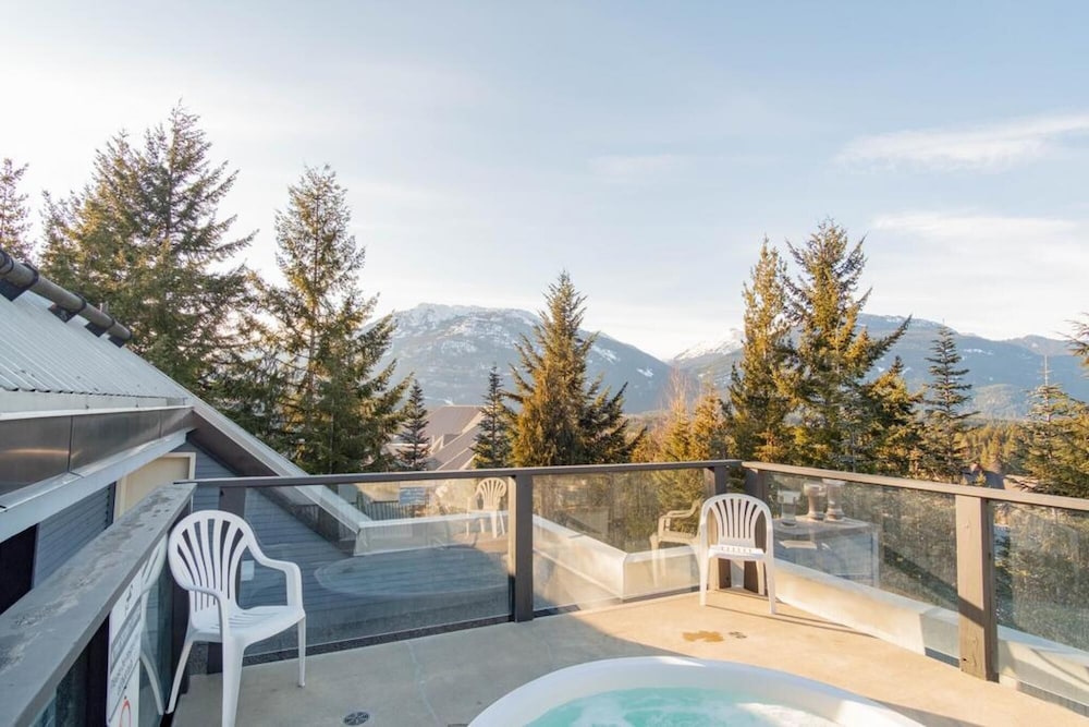 Ski in Ski out - Steam Shower - Roof top Hot tub, Photo 15