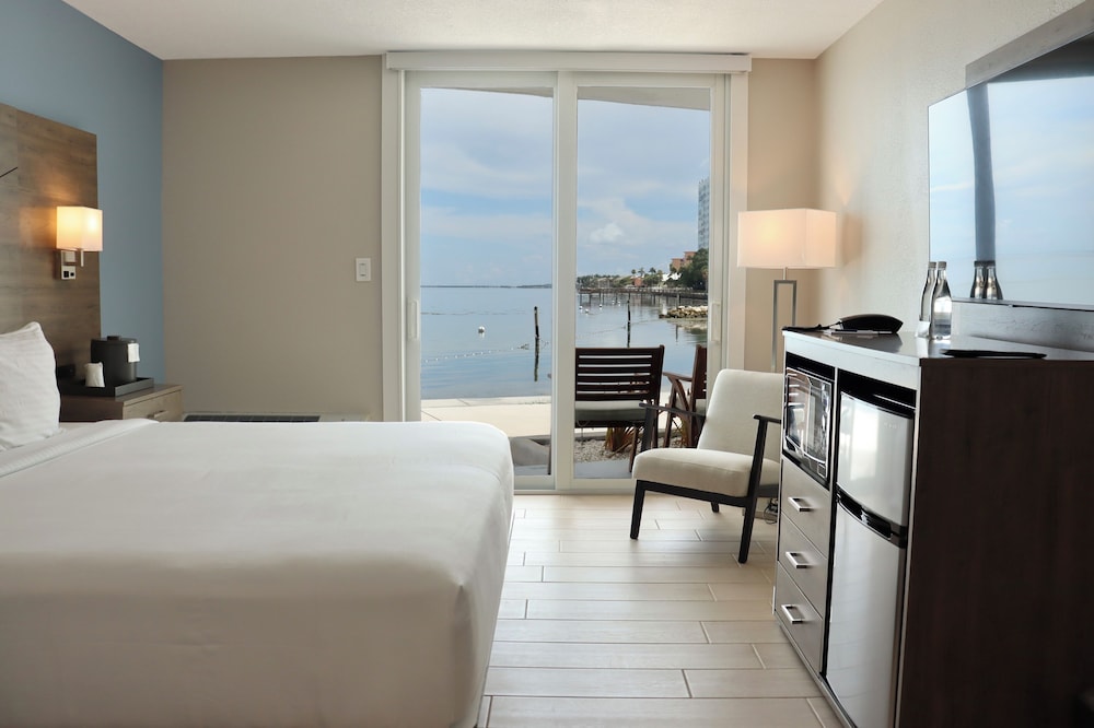 Premier Waterside King - Photo 2