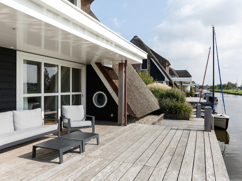 Villa photo 2