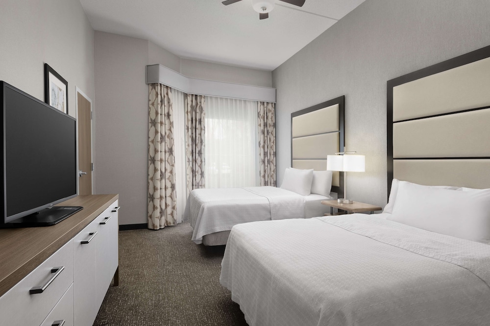 Suite, One King Bed, Accessible - Photo 1