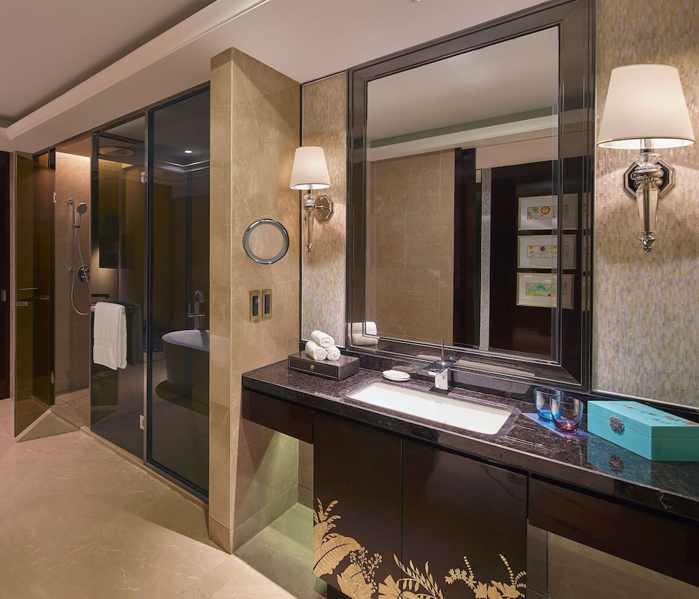 King Ocean View Suite photo 2