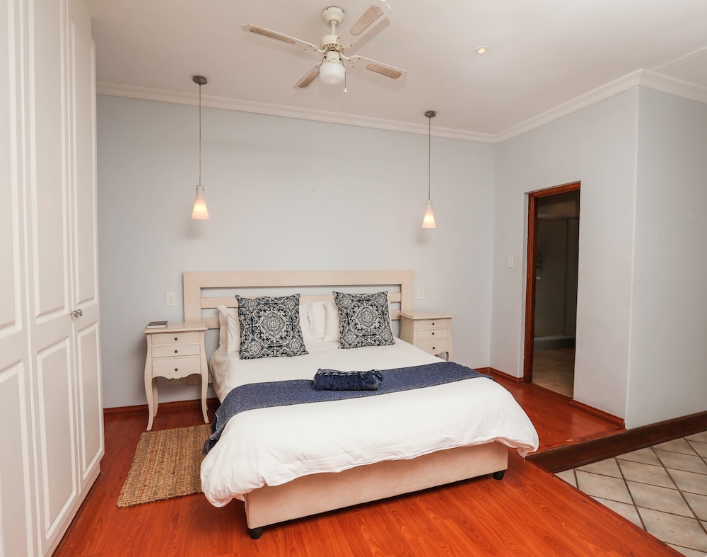 Country Room 2