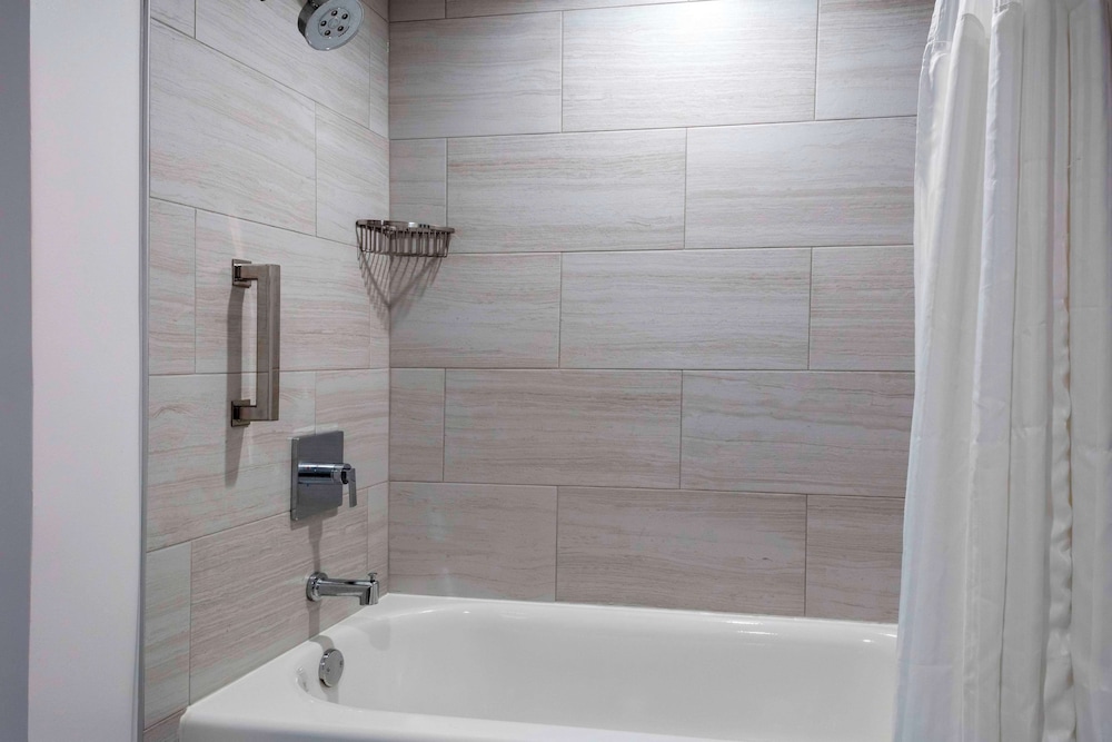 Suite, 2 Queen Beds - Photo 7