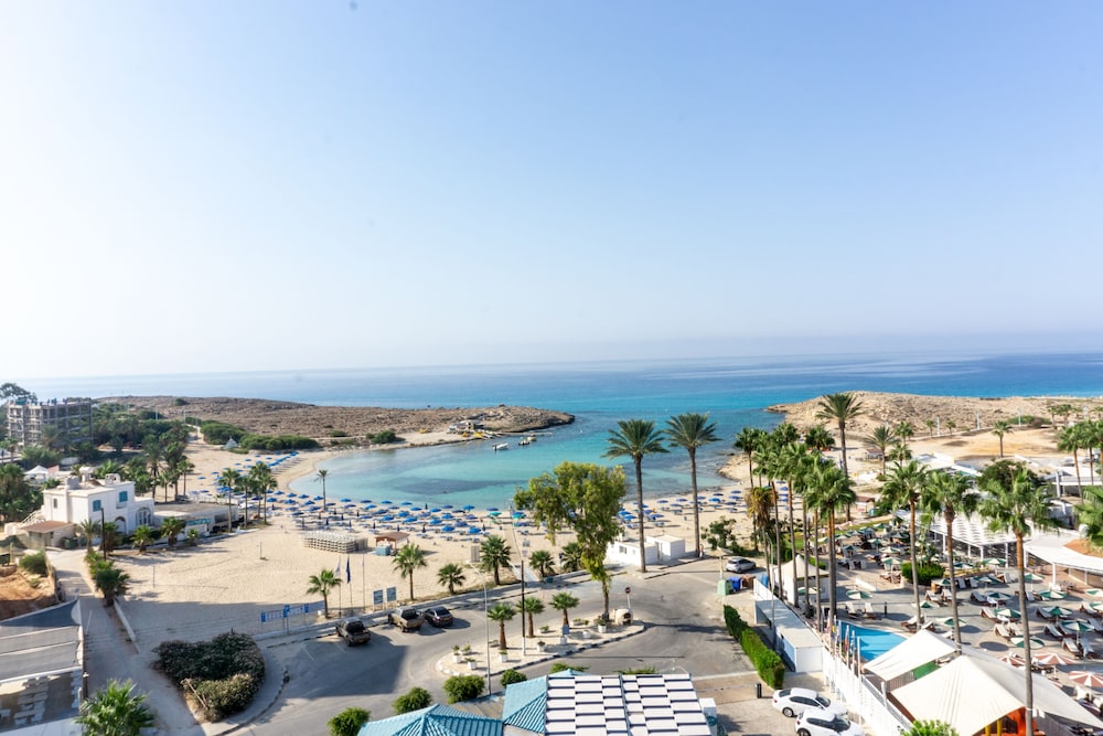 Deluxe Double or Twin Room, Sea View photo 3