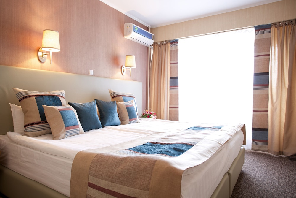 Suite, 1 Double or 2 Twin Beds photo 3