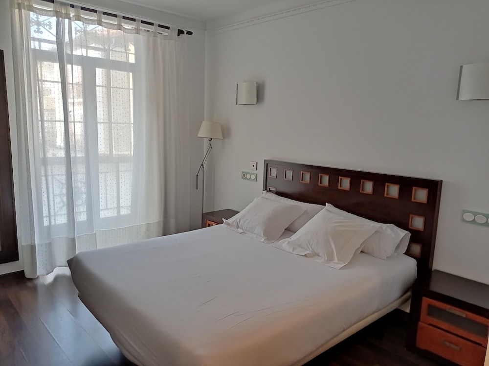 Standard Twin Room - Photo 2