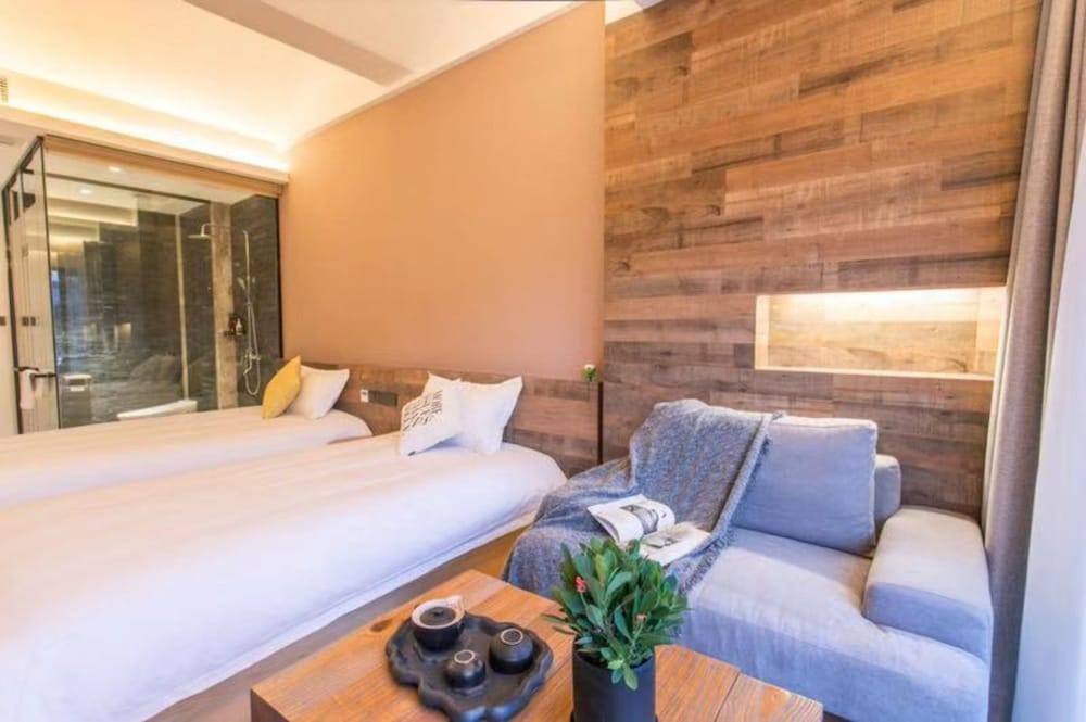 Signature Twin Room