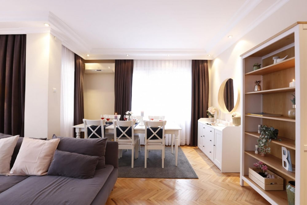 Apartment photo 2
