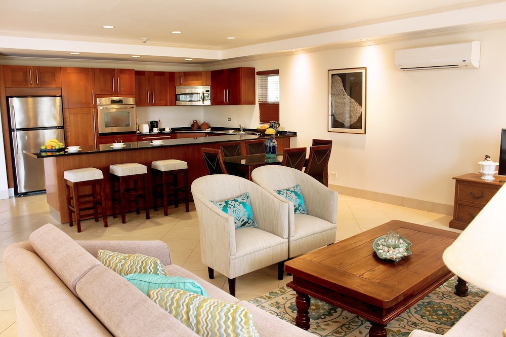 Deluxe Condo, 3 Bedrooms, Balcony, Ocean View photo 1
