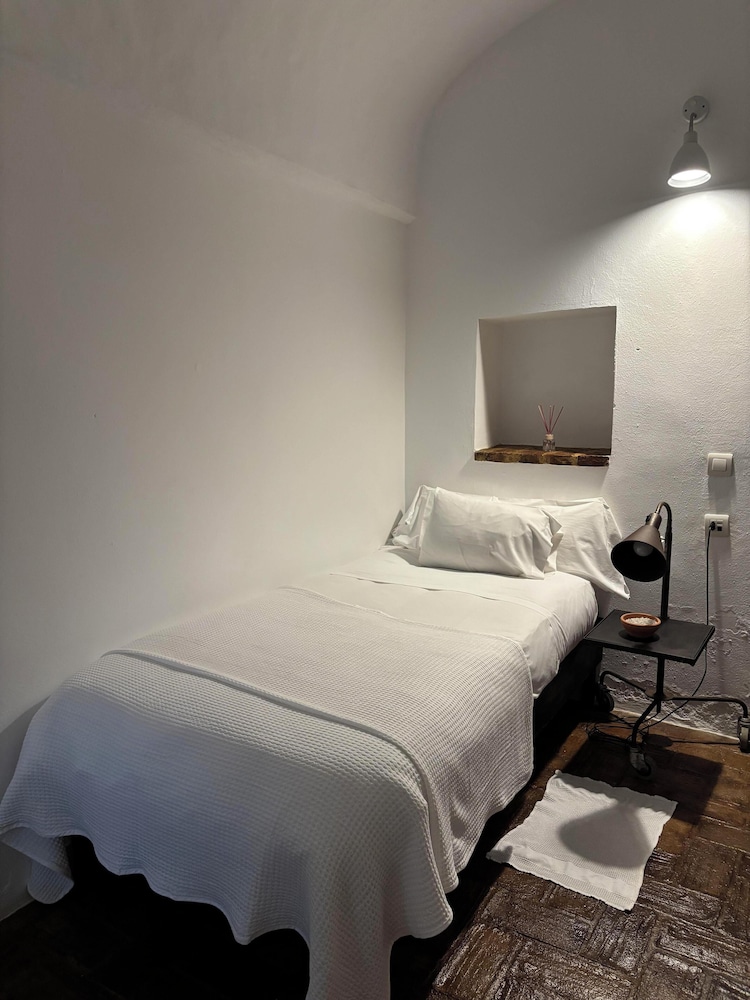 Basic Single Room