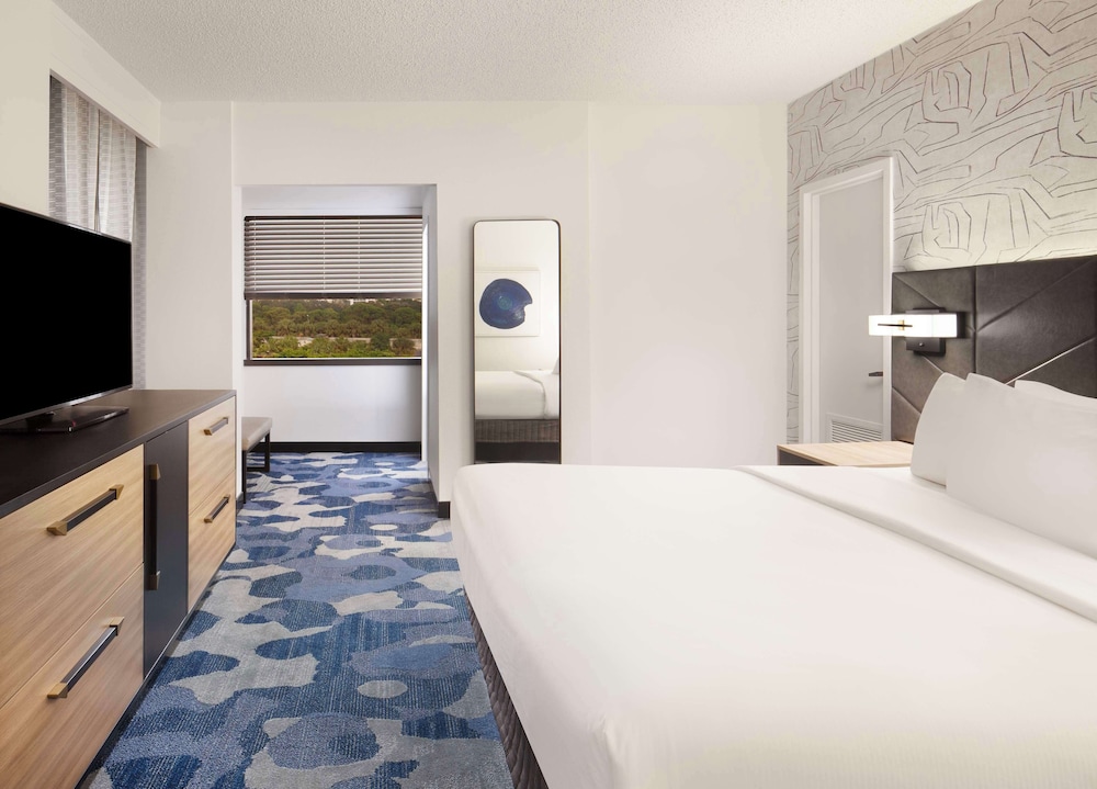 Suite, 1 King Bed, Accessible, Allergy Friendly (Hearing) - Photo 2
