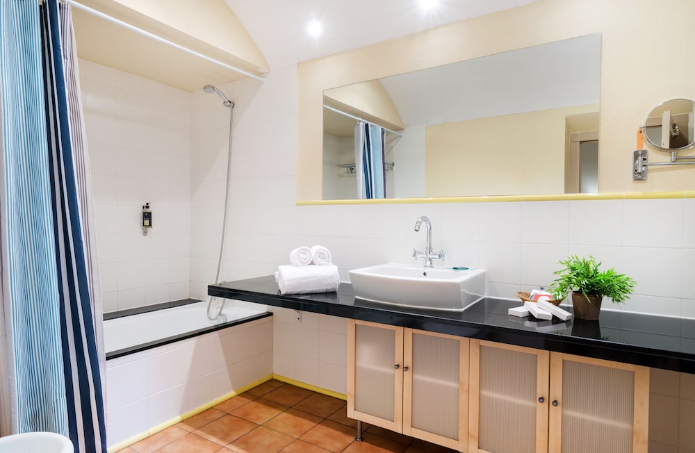 Suite with Mountain View