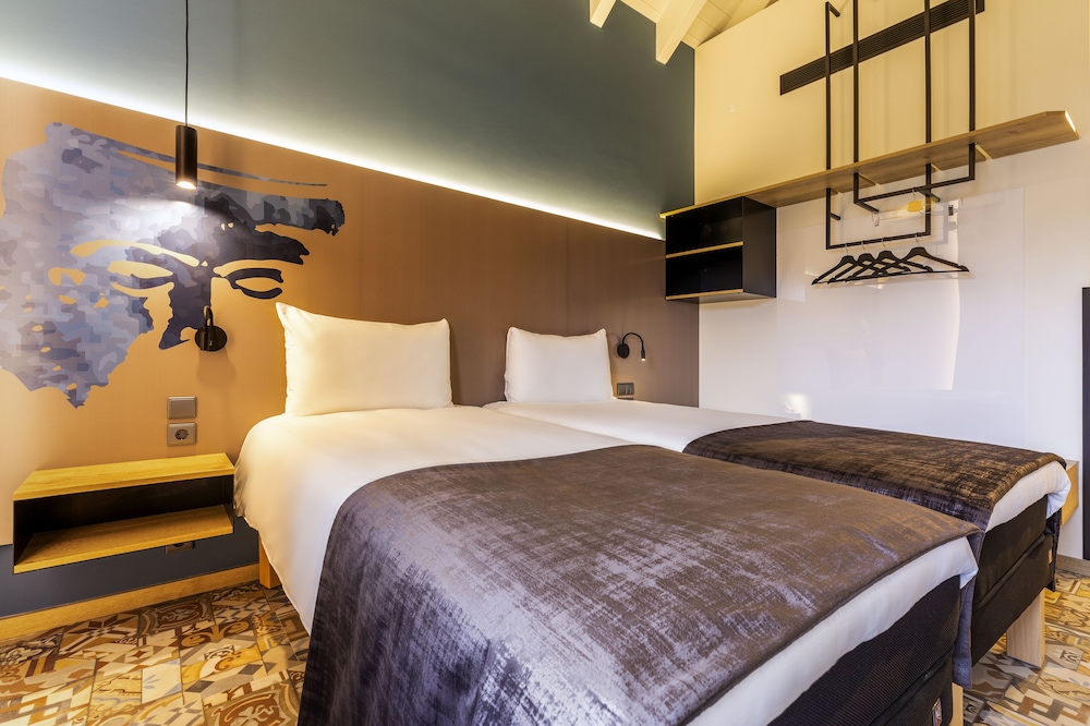 Room, 3 Twin Beds