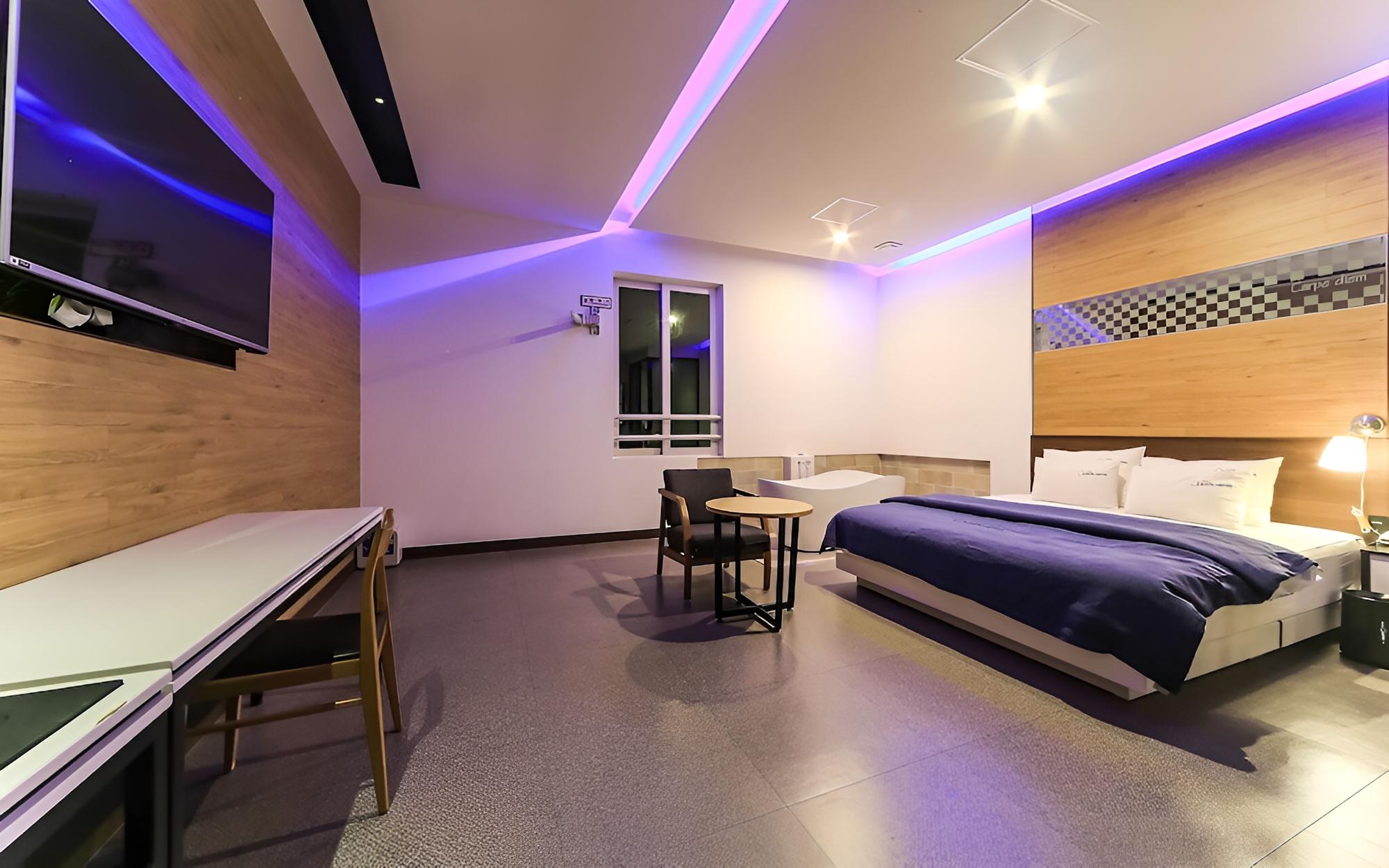 Room (Late Check-IN (rate check-in)) - Photo 2
