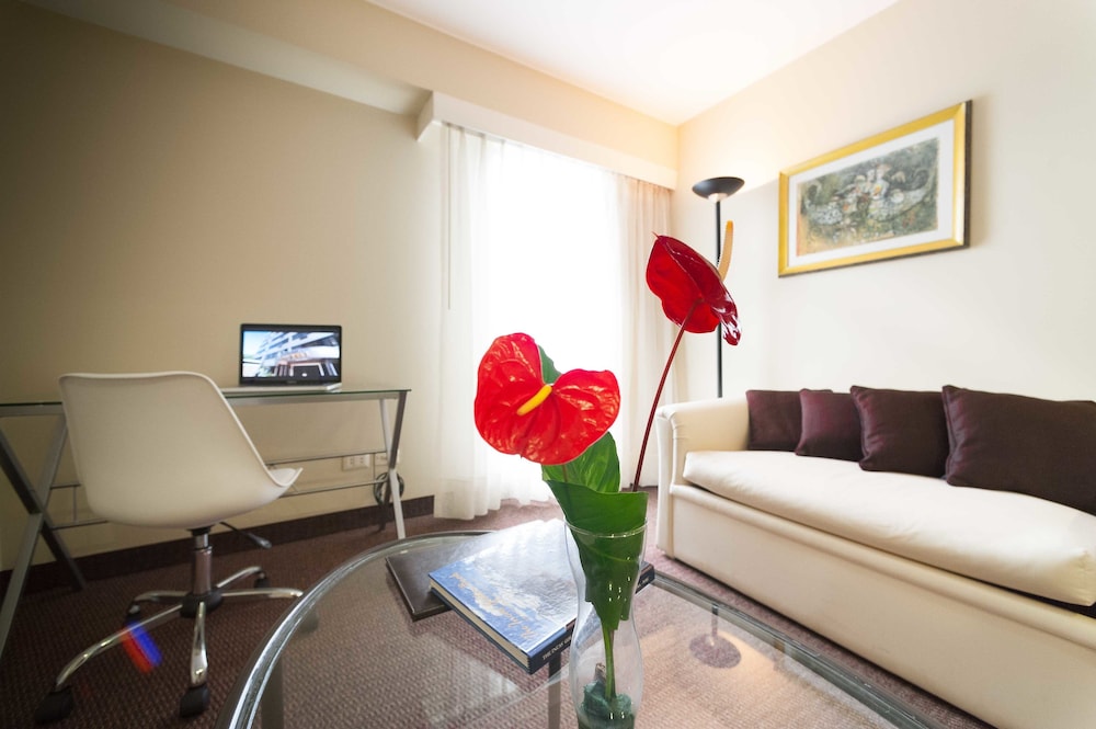 Suite - Photo 2
