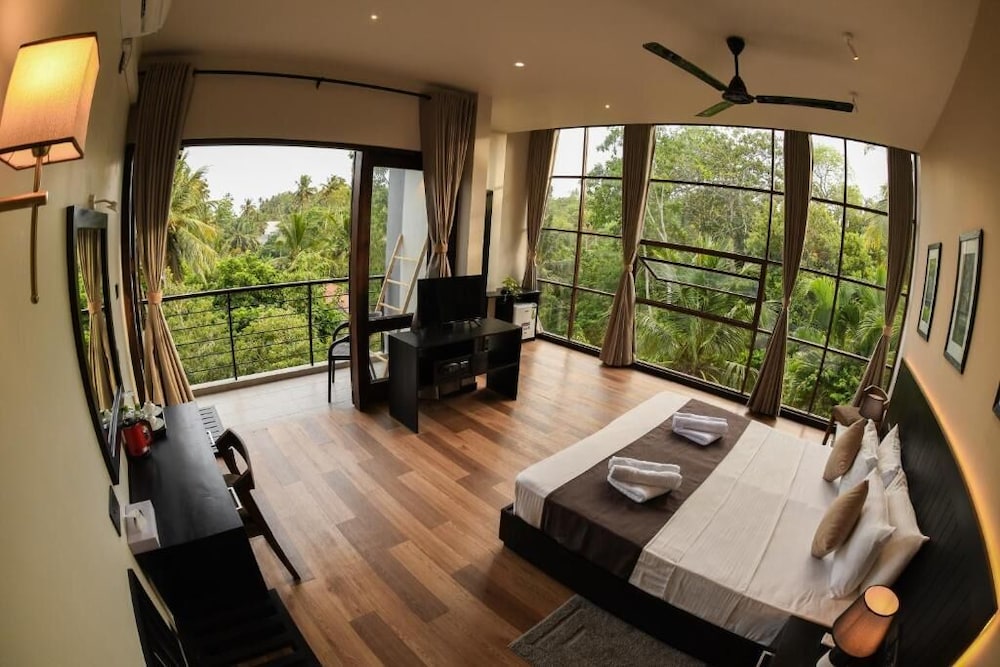 Superior Triple Room, 1 King Bed photo 1