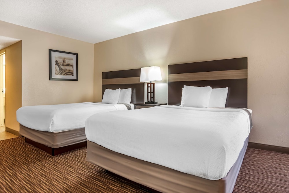 Standard Room, 2 Queen Beds, Non Smoking, Refrigerator & Microwave - Photo 1