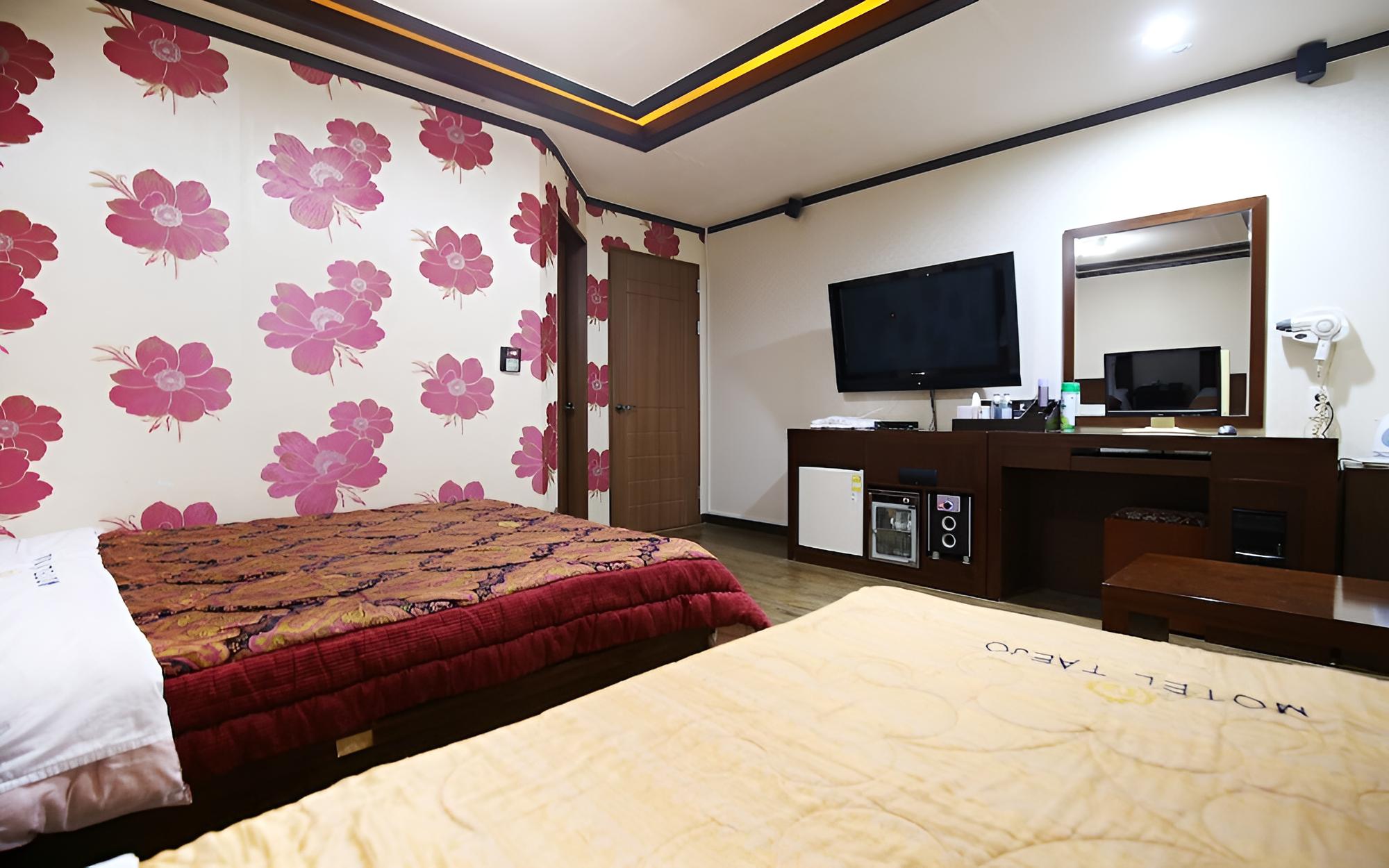 Room (Twin) - Photo 2