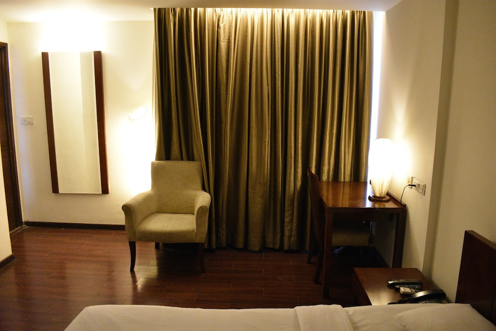 Premium Double Room, 1 King Bed photo 3