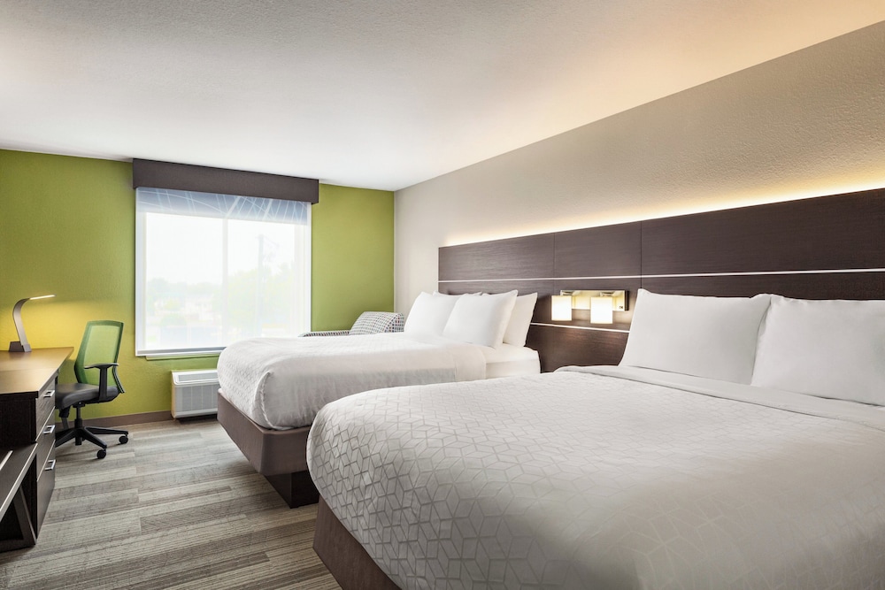 Standard Room, 2 Queen Beds - Photo 1