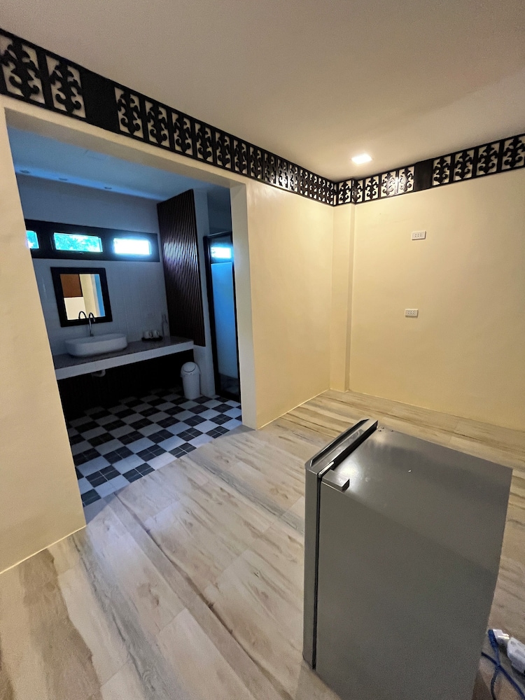 Suite Room - Photo 6