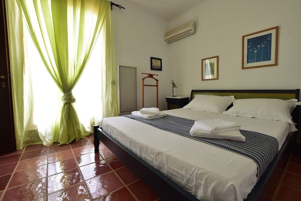 Villa, 3 Bedrooms, Sea View, Beachfront
