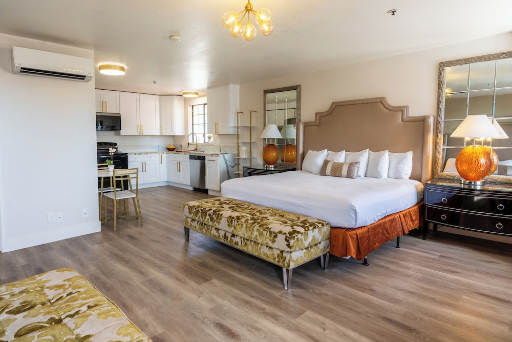 Studio Suite, Multiple Beds, Kitchen - Photo 1