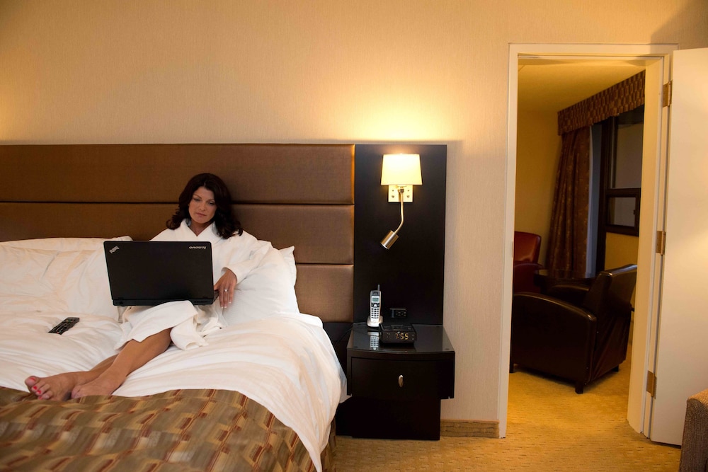 Suite, 1 King Bed with Sofa bed photo 1