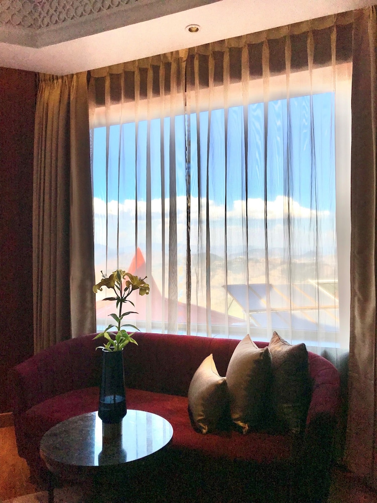 Deluxe Room (Valley View)