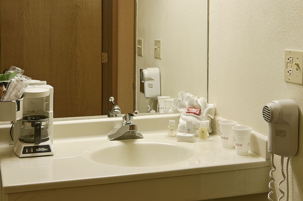 Suite, 1 King Bed, Non Smoking, Jetted Tub - Photo 6