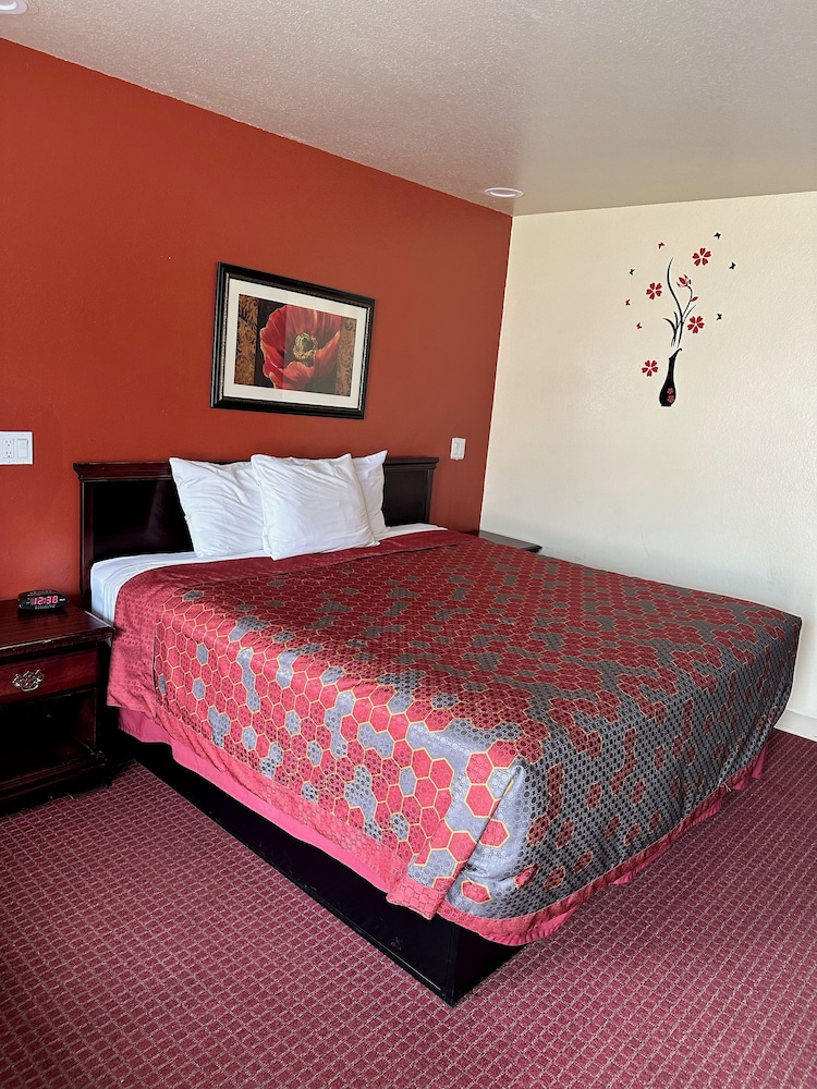 Standard Room, 1 King Bed, Accessible, Non Smoking photo 2