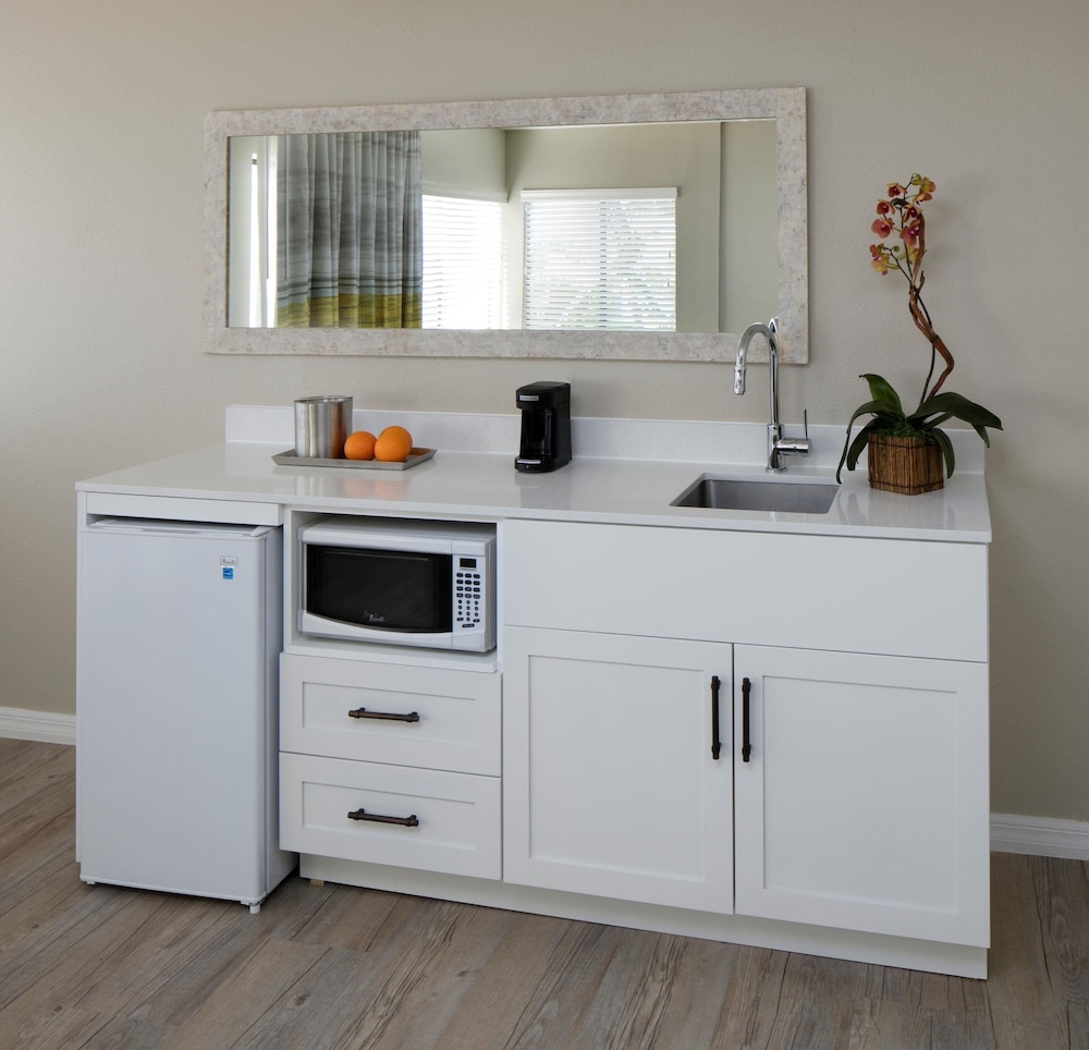 Suite, Multiple Beds - Photo 4