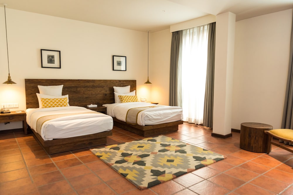 Junior Suite, 1 King Bed, Non Smoking, City View photo 3