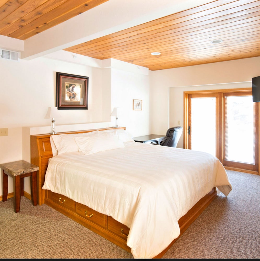 Accessible Room, King Bed photo 1