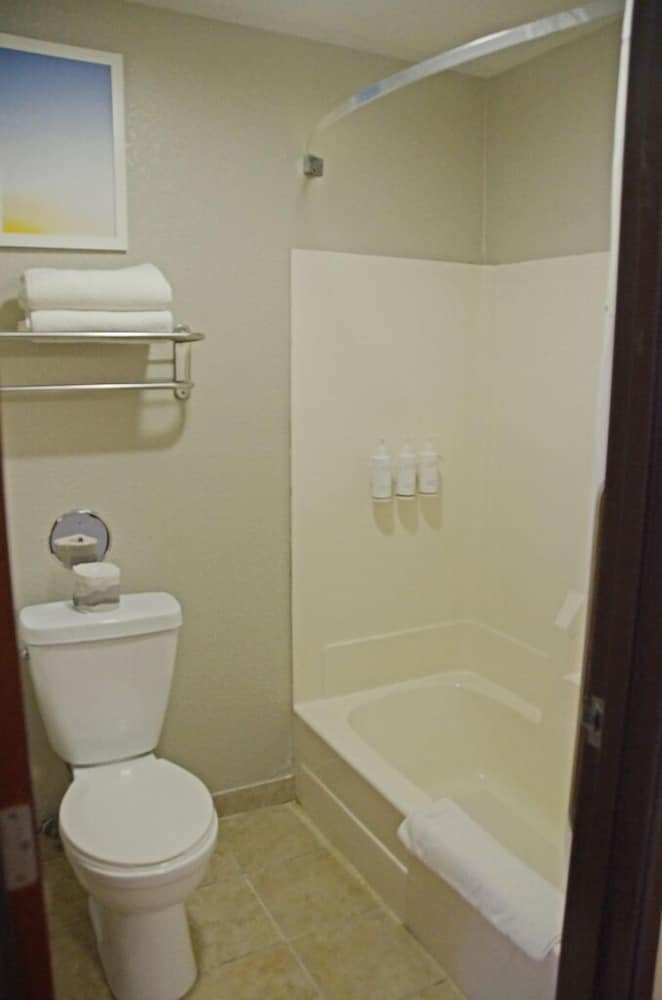 Room, 1 Queen Bed, Accessible - Photo 6