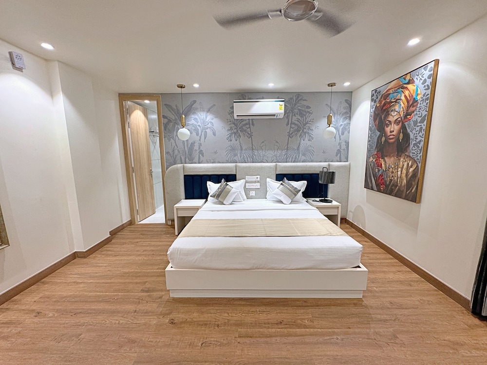 Standard Double or Twin Room, No Windows - Photo 20