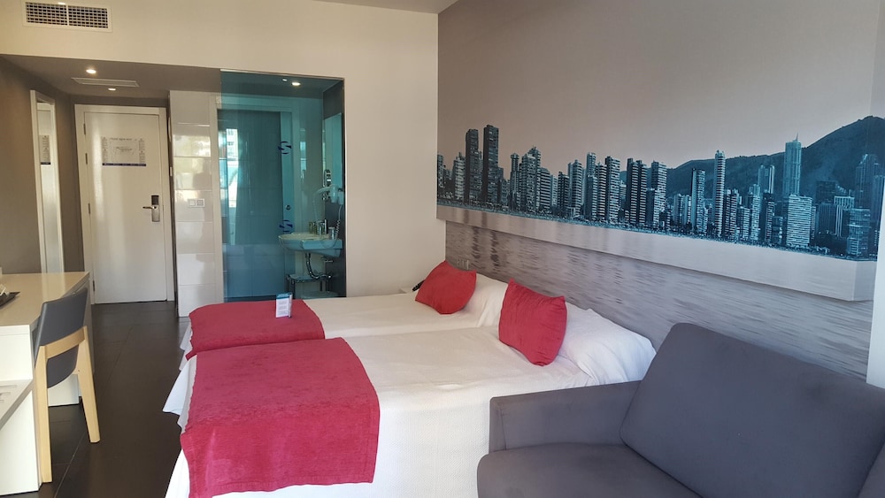 Habitación Superior (2 Adultos)