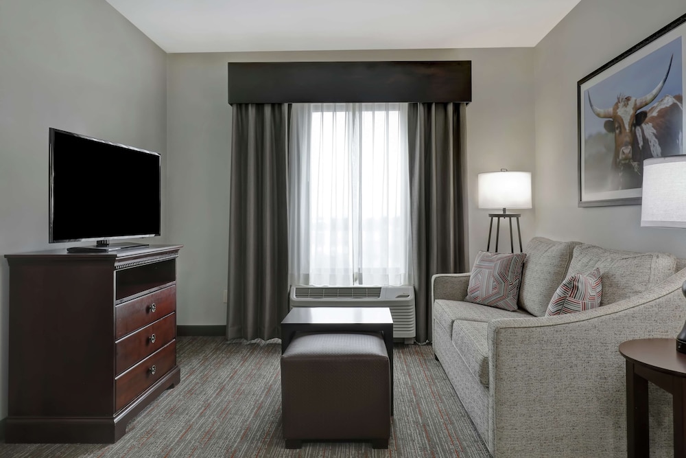 Suite, 1 King Bed, Accessible, Non Smoking (Mobility & Hearing, Roll-in Shower) - Photo 3